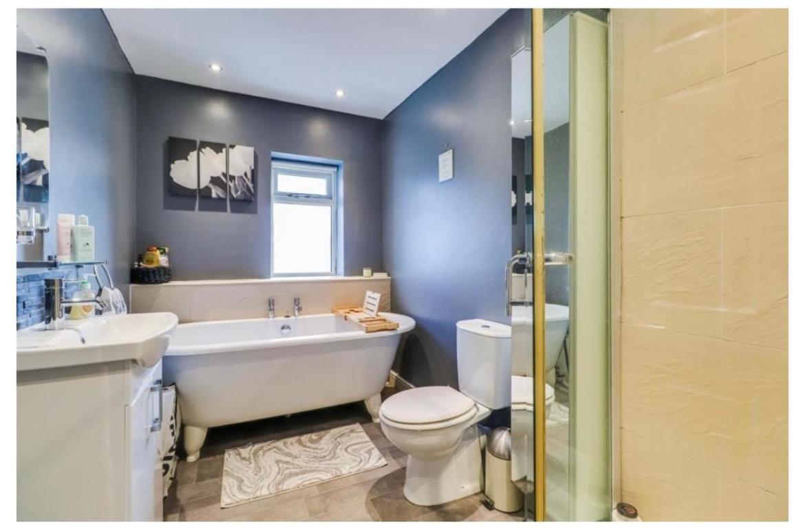 House Of Kaima - 6 Bed Detached Villa Dewsbury Bagian luar foto