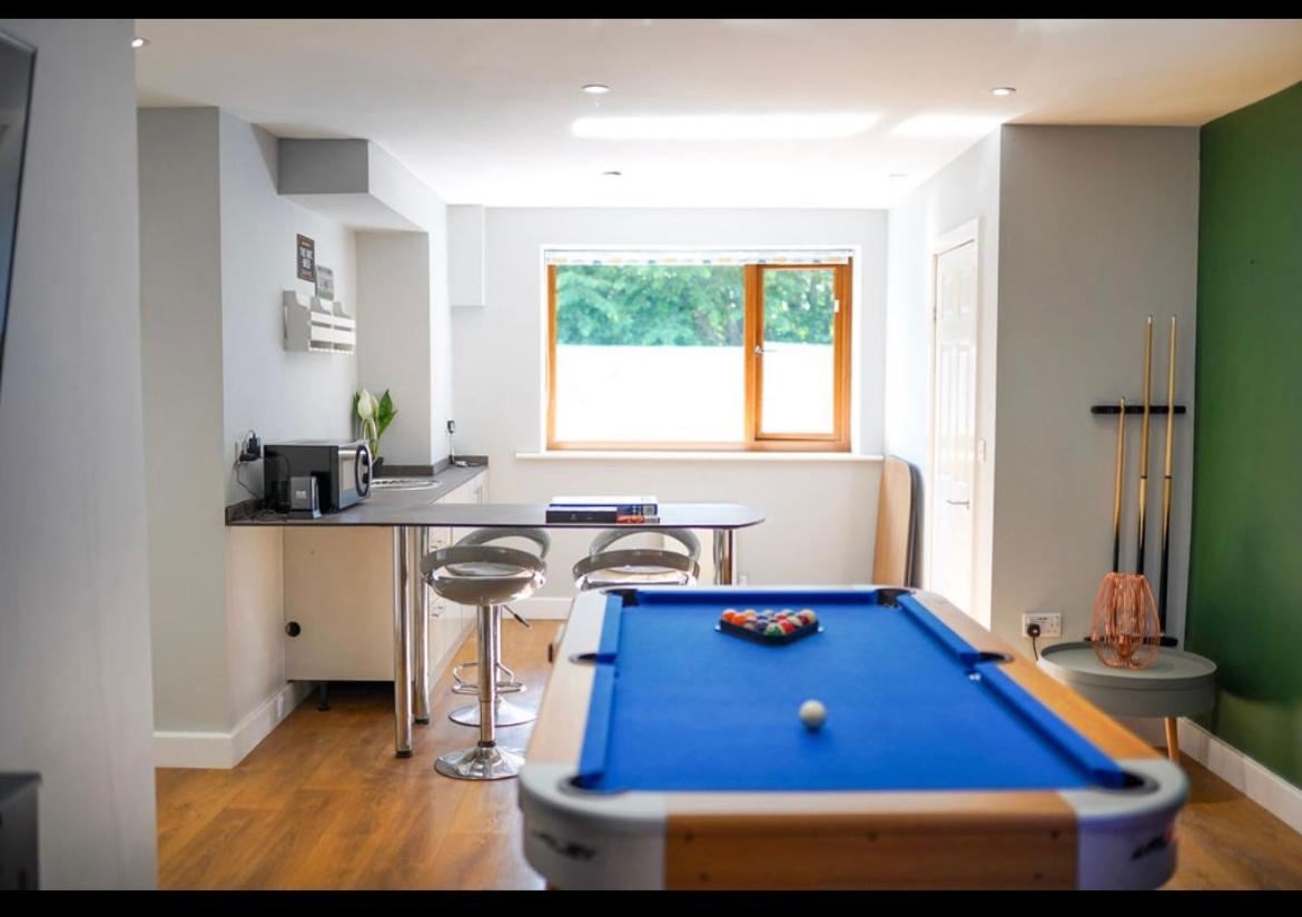 House Of Kaima - 6 Bed Detached Villa Dewsbury Bagian luar foto
