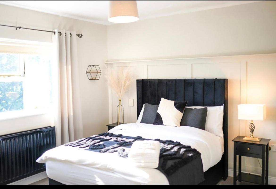 House Of Kaima - 6 Bed Detached Villa Dewsbury Bagian luar foto